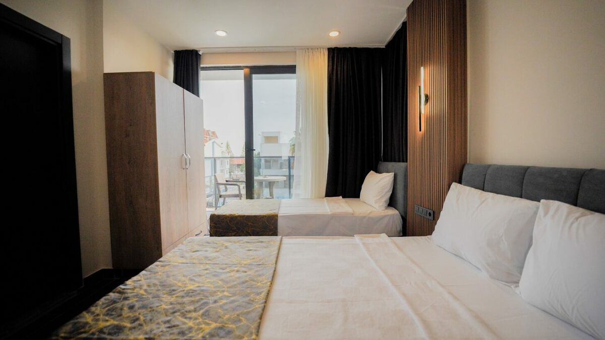Side Blue Serentiy Standart Balkonlu Oda